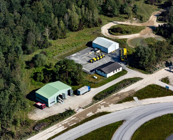 Birdview of the inspection, Office building and the slideable hall