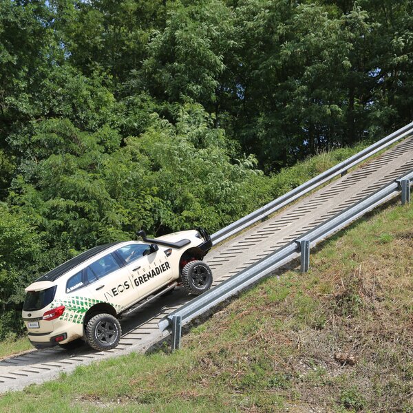 A vehicle is driving to the top of the 60% slope